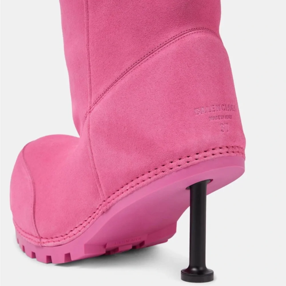Balenciaga Alaska pink suede knee-high boot-heels
Worn once
(Heavy)
Size 39 - Picture 4 of 4